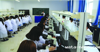 医学检验学生上课.png
