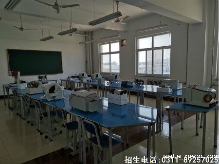 华体汇登录首页口腔修复工艺专业实训室