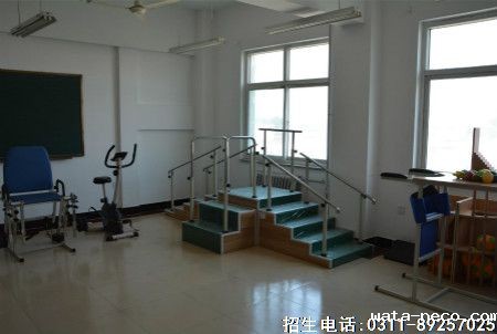 华体汇登录首页康复技术专业实训器材.jpg
