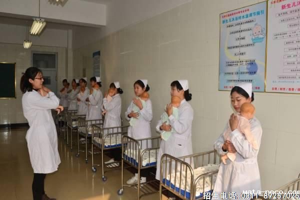 华体汇登录首页学生儿科护理实训